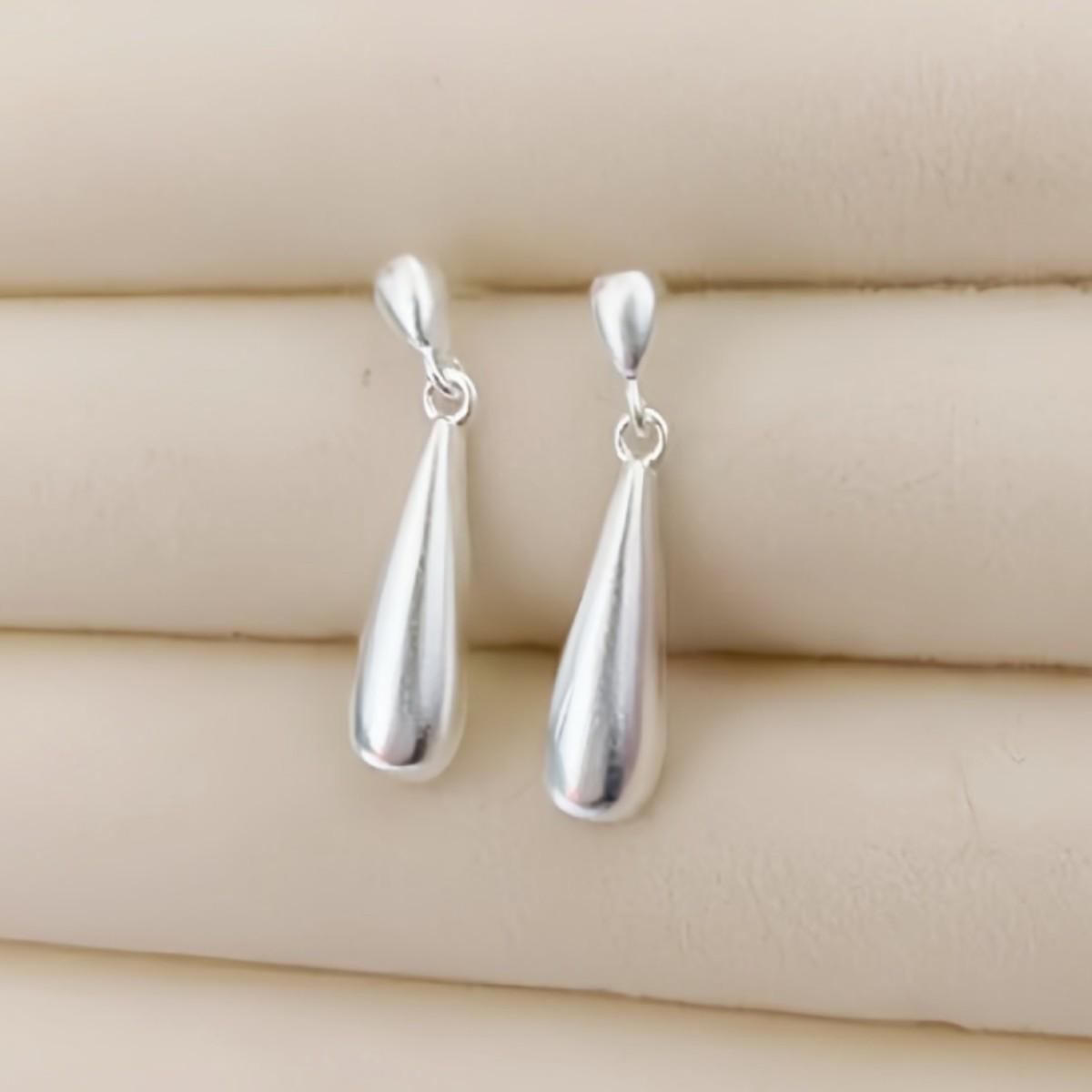 Korean Style Elegant Water Drop Earrings for Women - Fashionable and Versatile Jewelry серебряный