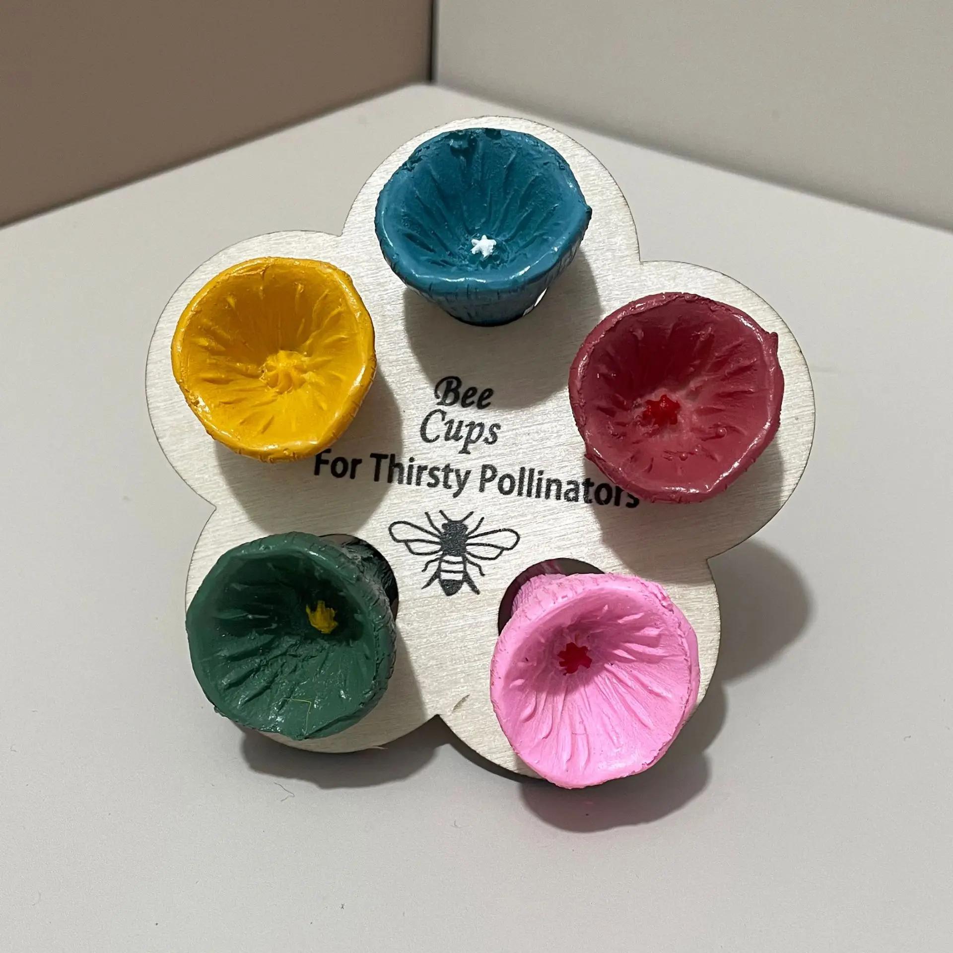 

Bees Insect Drinking Cup Bee Drinking Fountain Cup Flower Shape Bees Water Feeder with Nursery Cup & Holder Resin for Beekeeping