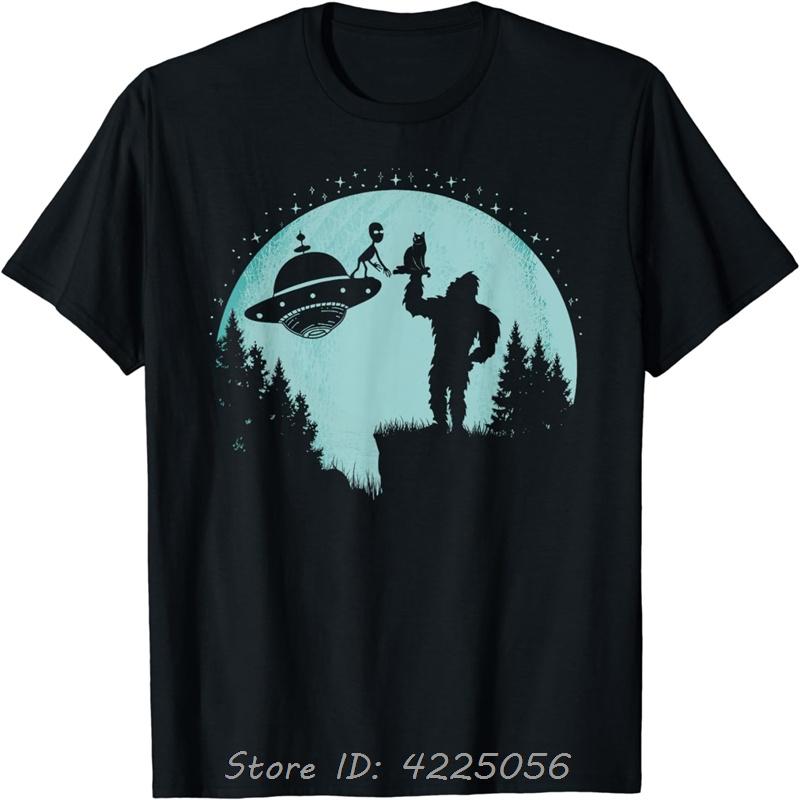 Oversized Unisex O-Neck Tshirt Bigfoot Holding A Cat Funny Alien Riding Ufo Sasquatch Cat T-Shirt Graphic Tshirt Fashion Tees