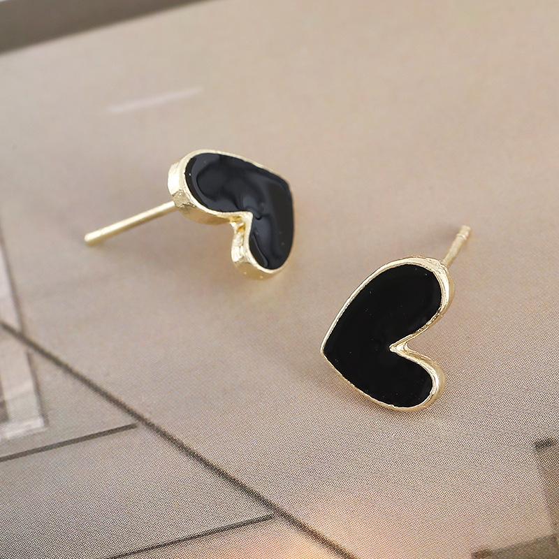 European & American Popular Simple Heart Stud Earrings - Unique High-End Fashion Trend