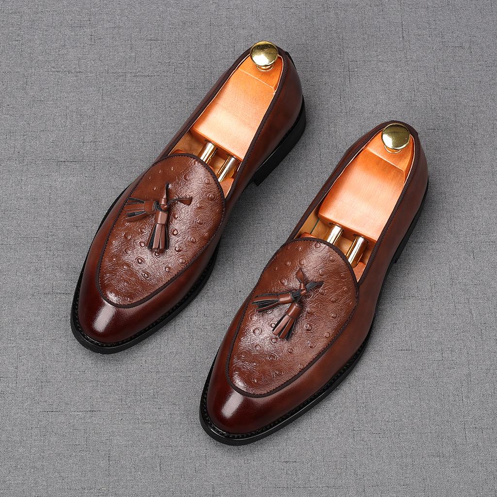 Fashion New Men's Pointed Tassels Slip On Business Flats Shoes Male Designer Loafers Homecoming Wedding Dress Footwear