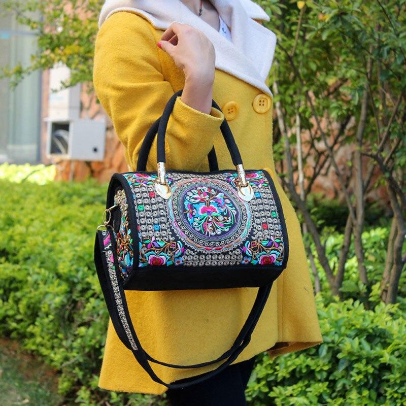 Bohémské ženy Květinová vyšívaná plátěná kabelka Vintage Dámské Ležérní Etické Boho Nákupní taška na zip přes rameno