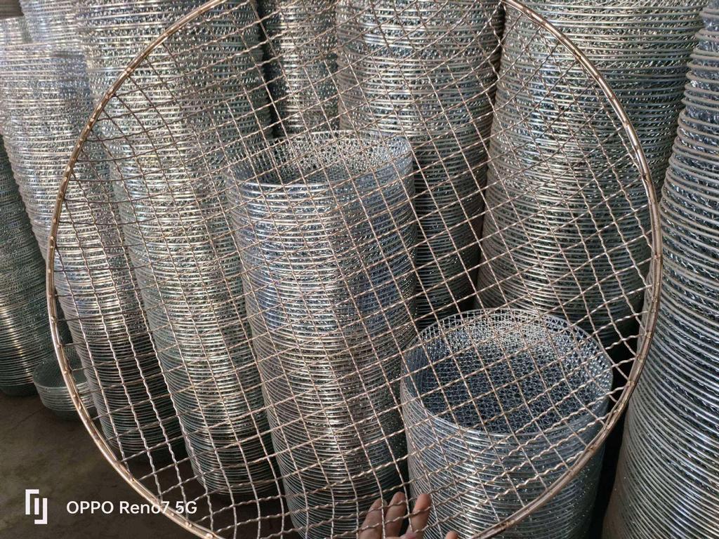 Large Round Wire Mesh Sieve for Stones, Sand, and Garden Soil Filtering