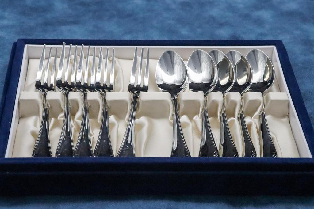 ALFACT Francia Dinner Besteck 10 Edelstahl Made in Japan und Elegantes Rokoko Arabesken Geschenkverpackung Verfügbar Set, Teile, 18-10 Stahl, [Zart
