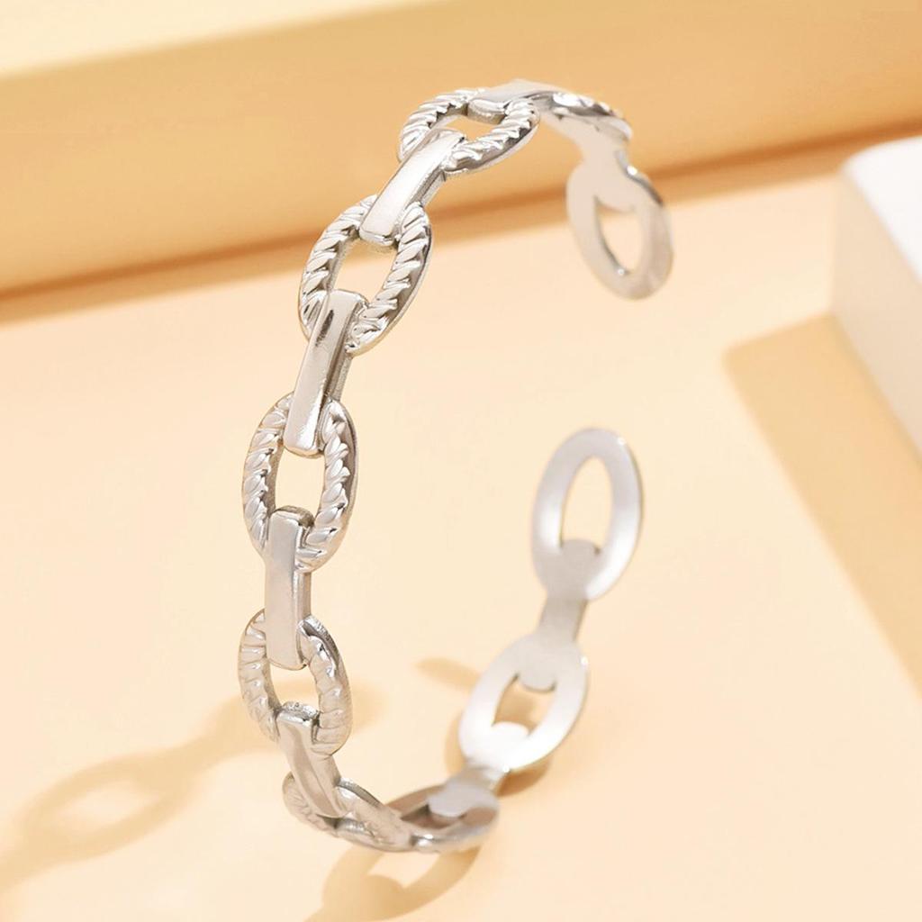 Speckled Chain Women's Open Bangle: 18K Gold-Plated Stainless Steel Bracelet