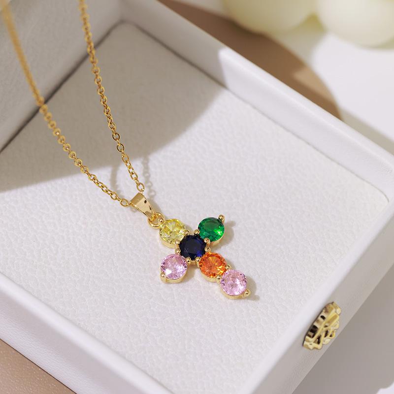 European & American Cross Pendant Necklace for Women - Niche Style, Simple Clavicle Chain, Fashionable Jewelry