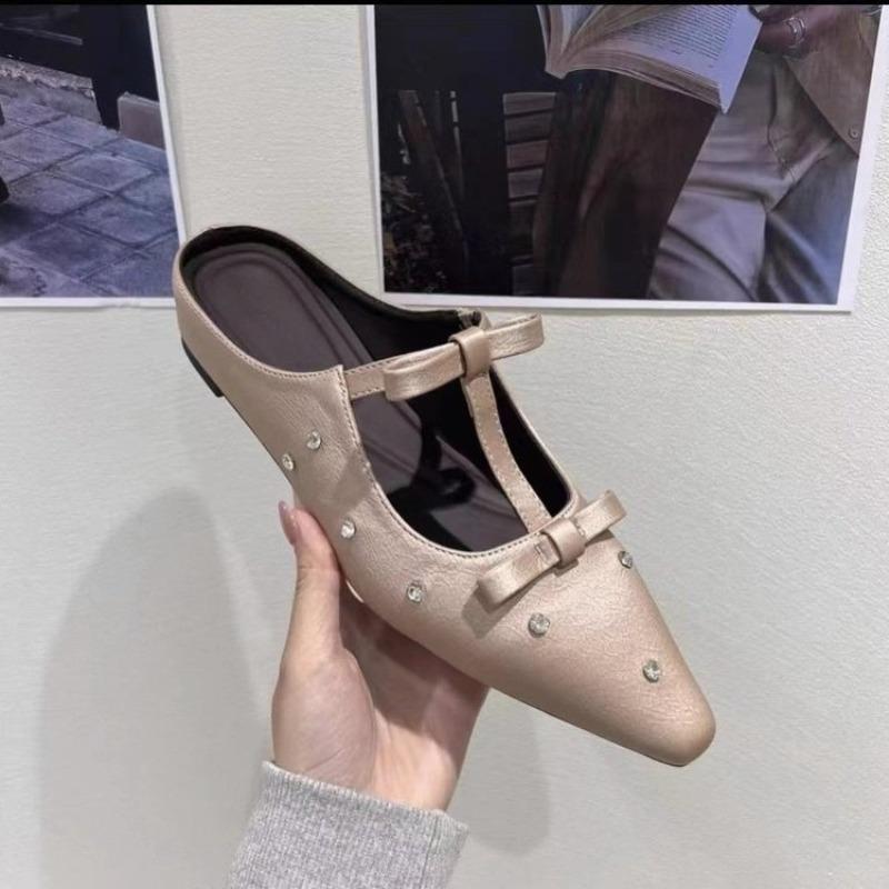 Mode Nouveau Style Populaire Rivet Pointu Talon Fin Baotou Demi Mule Femme Talon Moyen Bouche Peu Profonde Chaussures Mueller Paresseuses Zapatos Mujer