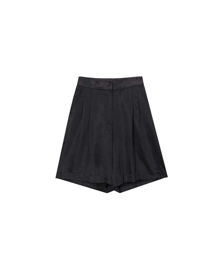 320SHOWROOM Satin Two Tuck Bermuda Pants Black