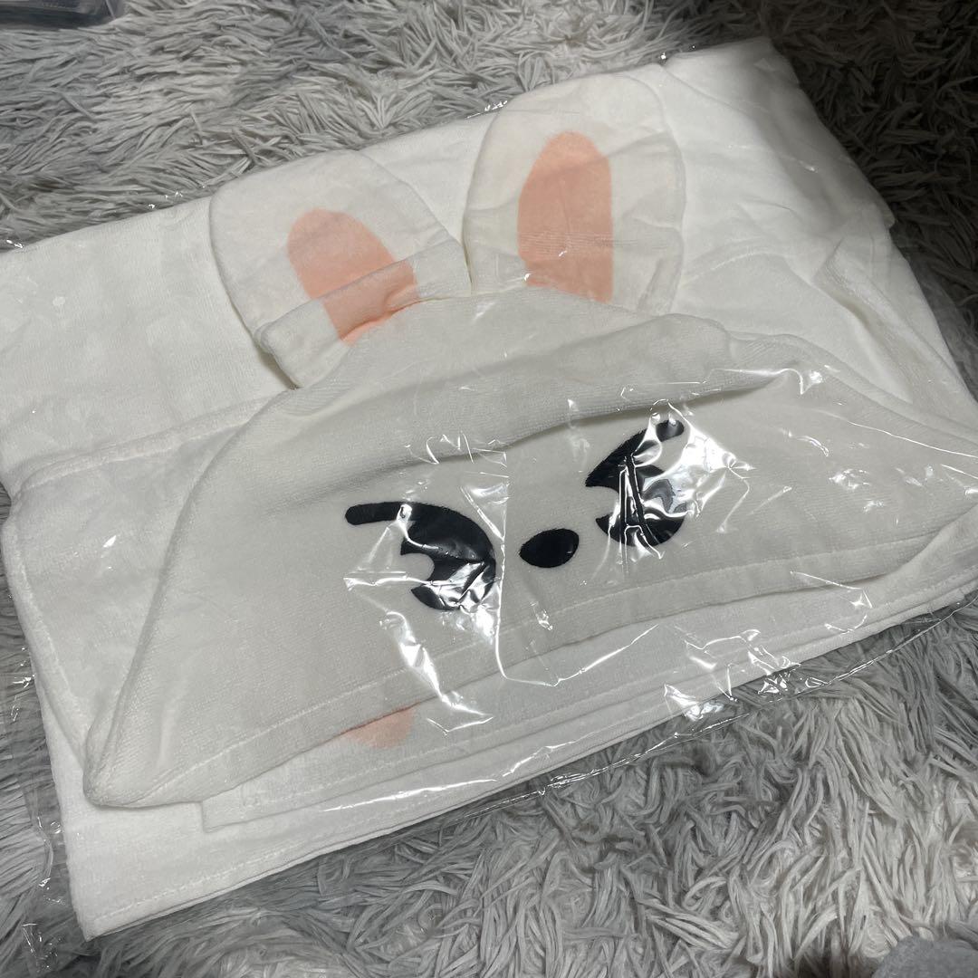 

[USED] Stray Kids Hooded Towel Lino Leavitt