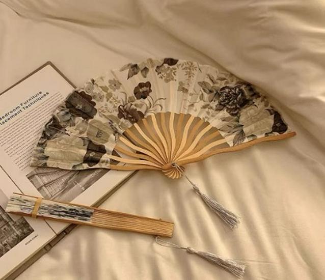 Double-Sided Embroidery Silk Fan: Classical Court Hanfu & Cheongsam Accessory