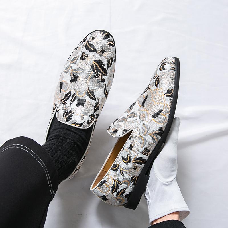Men’s Printed Flats Loafers Dress Monks Shoes Men Slip on Pointed Toe Tuxedo Rock Club Shoes Plus Size