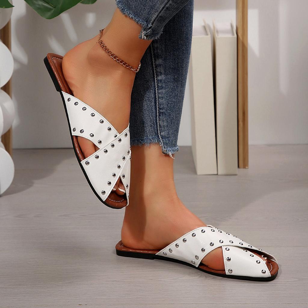 Summer Roman Sexy Riveted Flat Heel Fashion Beach Flip-flops for Women
