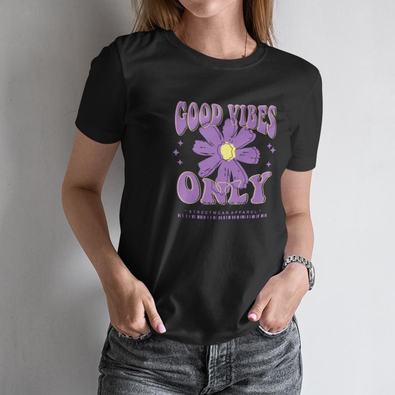Moderna and Attractive: Elegant Women's Short Sleeve T-shirt: Good Vibes Only Flower Print for a Stylish Look