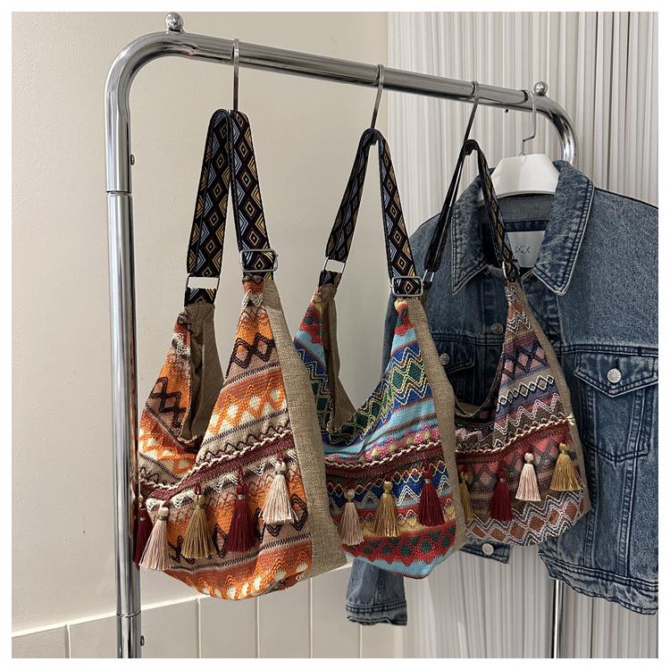 2024 Spring Women's Retro Ethnic Style Shoulder Crossbody Tote: Fashionable, Large Capacity