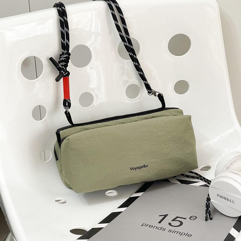 Niche Versatile Fashion Shoulder Messenger Bag Women's Summer New Outdoor Sports and Leisure Bag