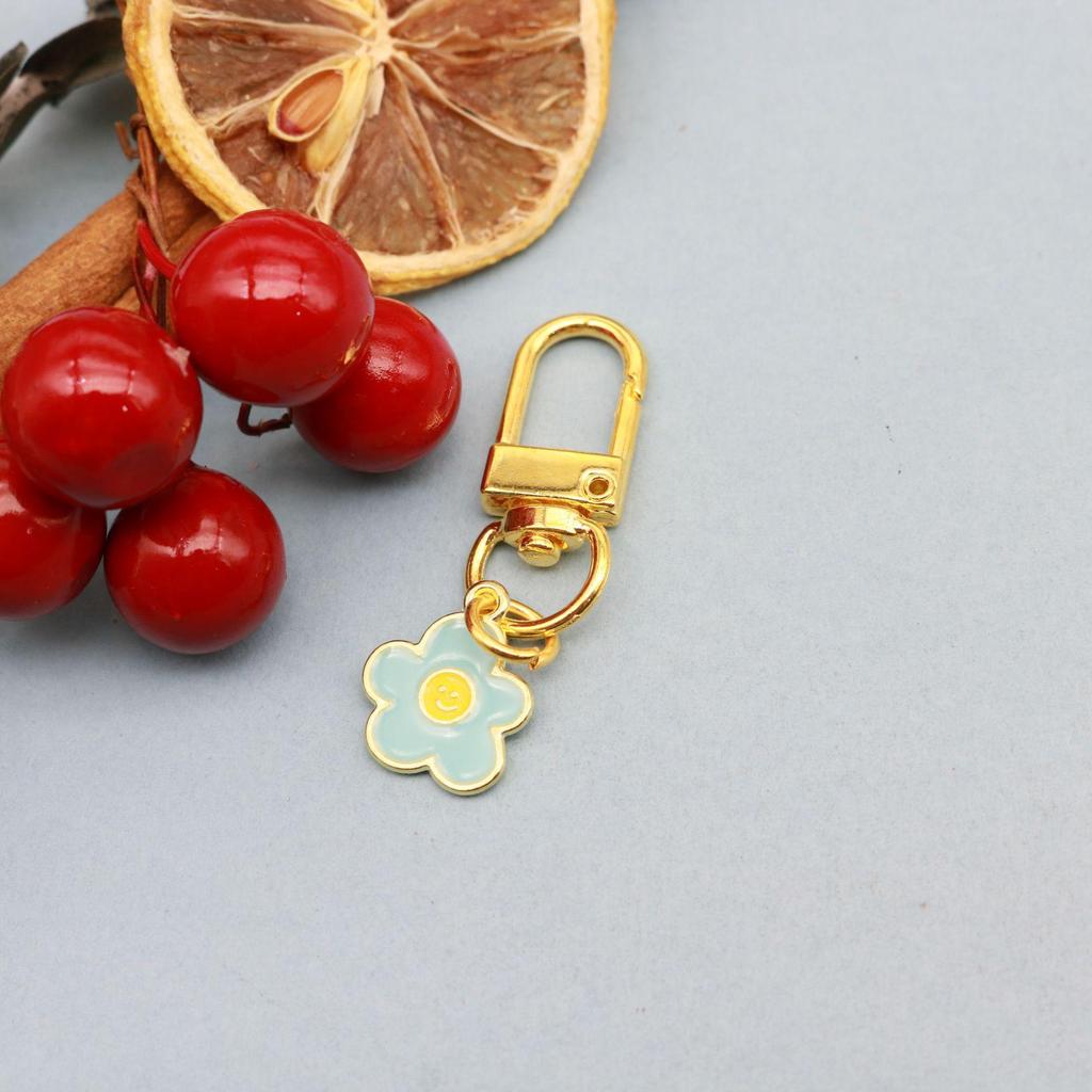 Daisy Earphone Case Keychain: Fresh Summer Pendant & Car/Bag Decoration Gift