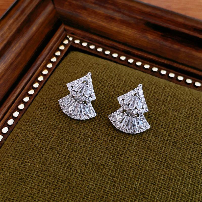 Real Gold Plated Zircon Star Ear Cuffs: Elegant Light Luxury Earrings for Women
