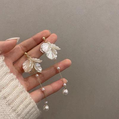 Elegante Quastenohrringe mit Perlen- und Muschelblüten – Vielseitige koreanische Mode für Frauen