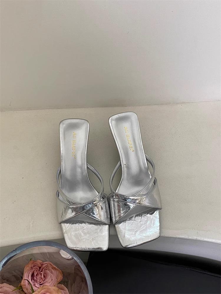 French temperament niche open-toed square head cool slippers women's summer wear one-word thin strap high heels thick heel