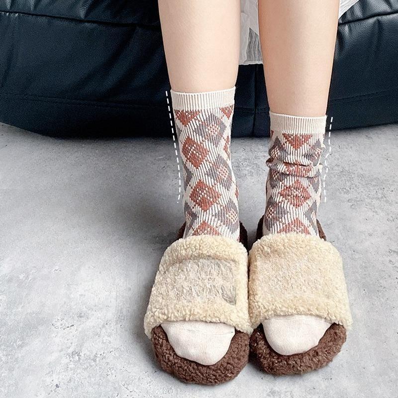 5 Paar Retro-Socken für Damen, Wadenlange Socken für Herbst und Winter, Verdickte und warme rautenförmige gekämmte Baumwoll-Langsocken für Damen