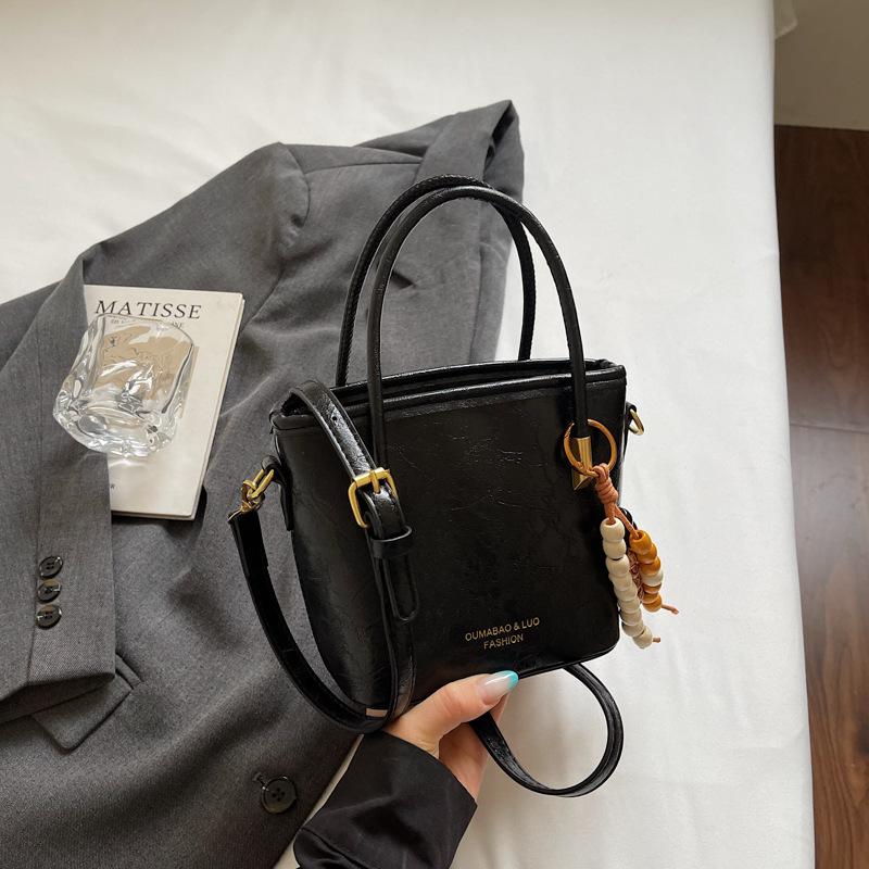 Casual retro small bag women's new fashion messenger bag commuter shoulder high value bucket bag