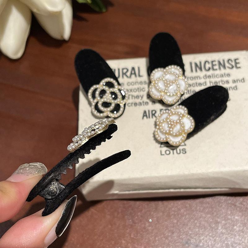 2pcs Pearl camellia velvet hair clip for women, retro side short hair, forehead bangs, floral headpiece