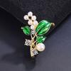 DYS Brooch Pin, Plant Shape Lapel Pin with Green Leaf Design, Imitation Pearl Rhinestone Combination Stable Buckle for Daily Commuting And Dress
