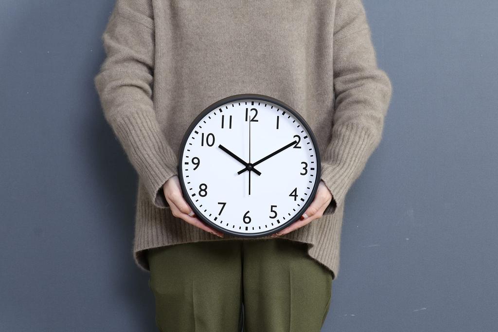 Horloge murale Fujiboeki Largeur 25 x Profondeur 4 x Hauteur 25 cm Noir Silencieux Trotteuse Continue Simple 37858 Petit