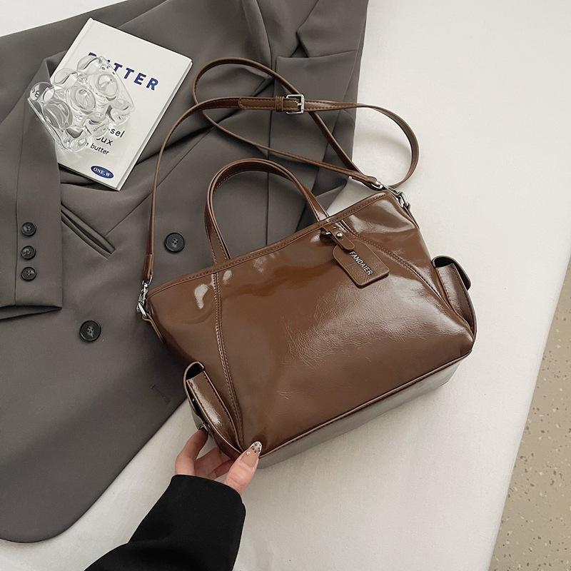 Fashion Trendy Portable Bucket Bag 2025 New Simple Casual Shoulder Bag Premium Messenger Bag