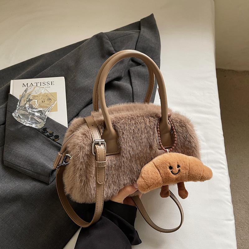 Plush autumn and winter pillow bag new fashion niche handbag popular underarm shoulder messenger bag