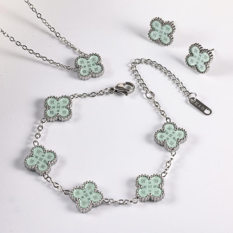 

Four-leaf Clover Three-piece Set 13mm Colorfast Luxurious Necklace Bracelet and Earrings