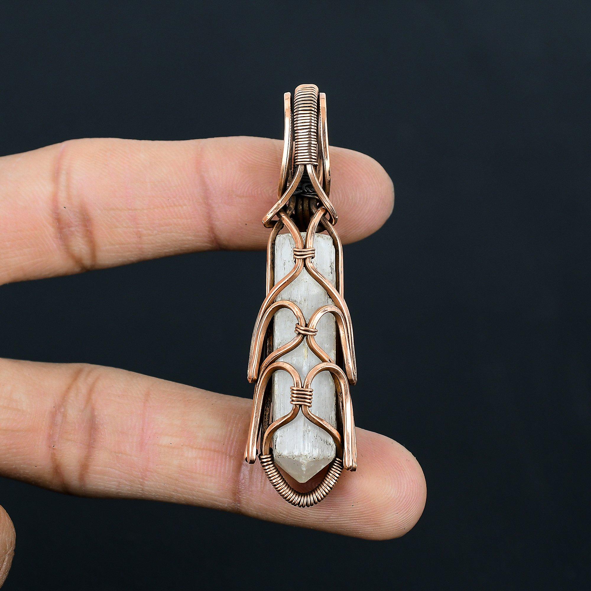 

Селенитовый драгоценный камень ручной работы из чистой медной проволоки, ювелирный кулон для женщин 2.56 Inches белый