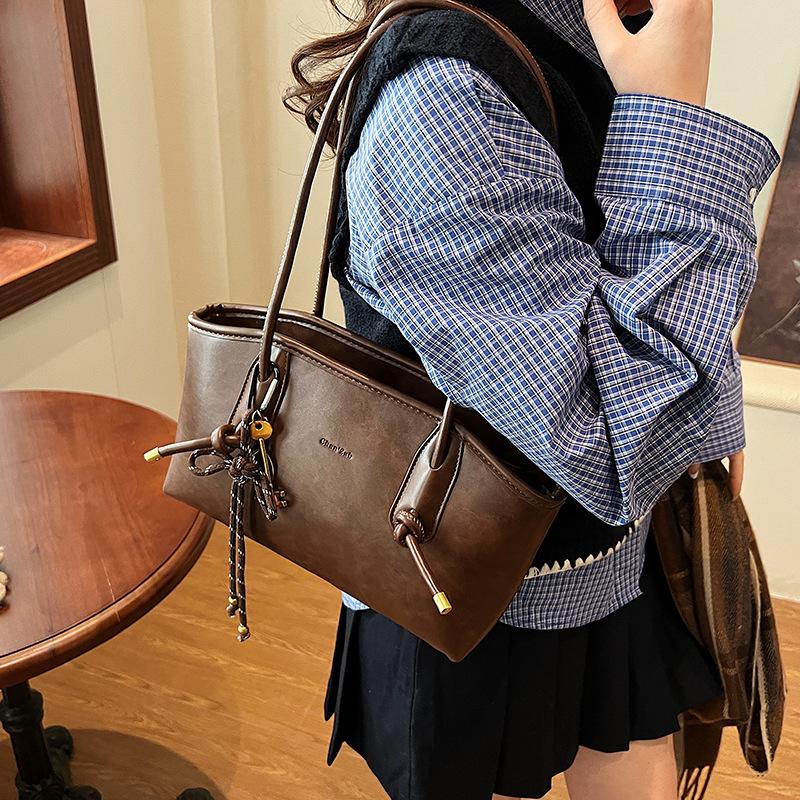 Premium texture large-capacity commuter bag women's 2025 new autumn and winter shoulder underarm bag niche light luxury tote bag