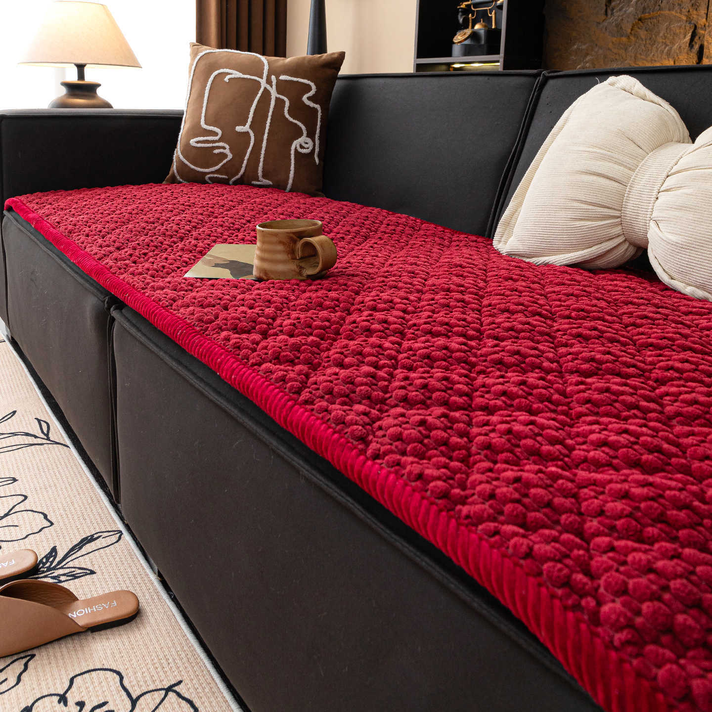 Neue Winter Herbst Cord Sofaabdeckung Rutschfester Couchschutz Einfarbige Elegante Heimdekoration Überwurf Anti-Katzenkratzer Dickes Polster Tuch 1PC-70x70cm red