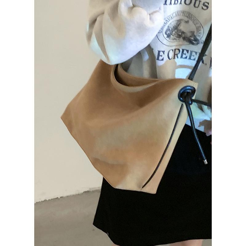 Autumn and Winter Large Capacity Bag for Women New Retro PU Matte Water Bucket Bag Niche Design Shoulder Bag Tote Bag