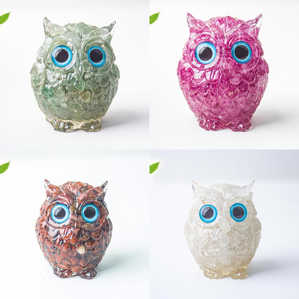 Uil als bureaudecoratie van kristalhars met glinsterende steentjes, ideaal als cadeau voor thuis of op kantoor.