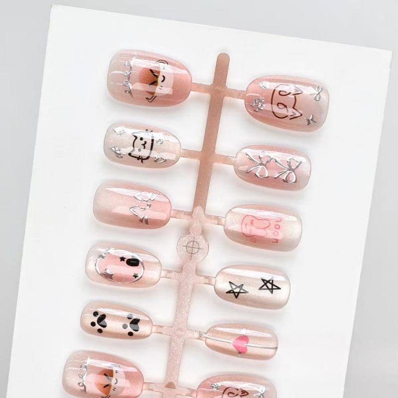 Handmade Cute Animal Style Short Press-on Nails: Autumn/Winter Design for Versatile Daily Wear, Enhancing Skin's White Tone