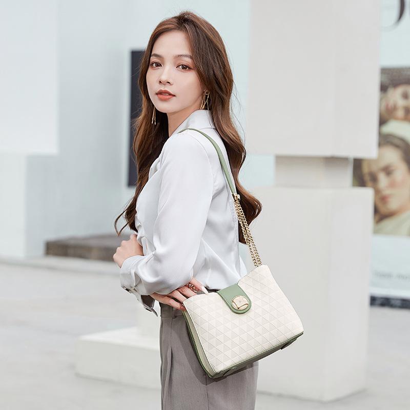 Bolsa de couro com corrente atmosférica simples feminina, primavera/verão 2023, nova bolsa de ombro único com alça transversal, tendência