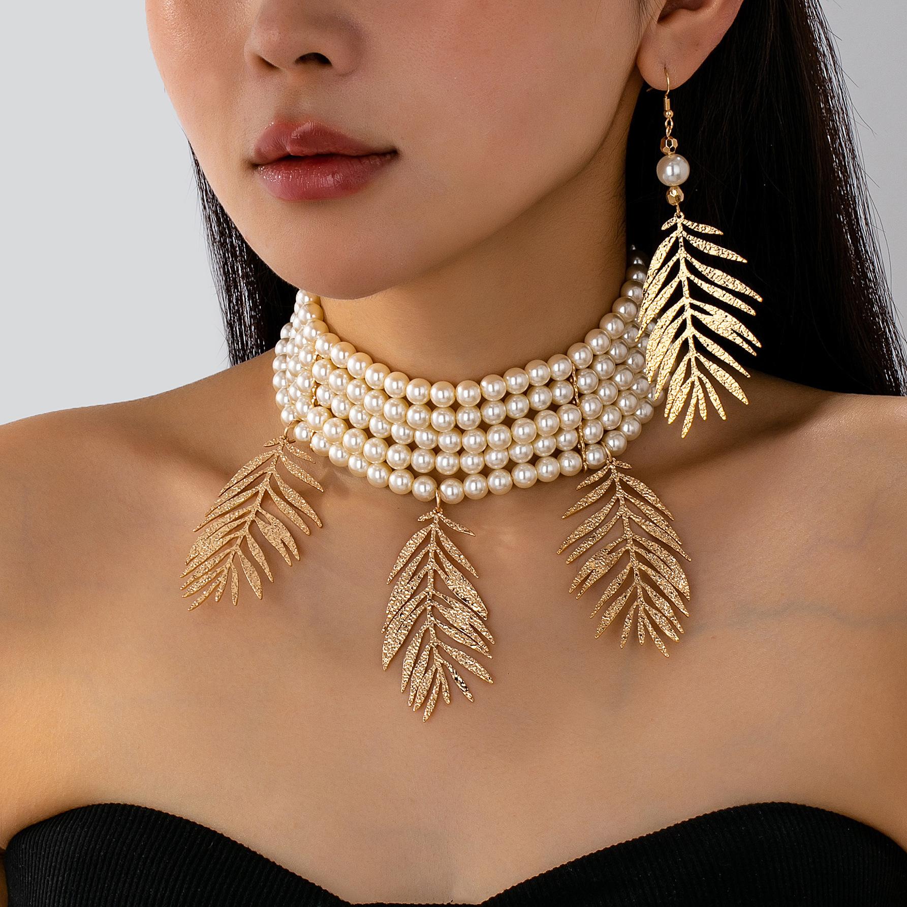 

Модные украшения для женщин золотой