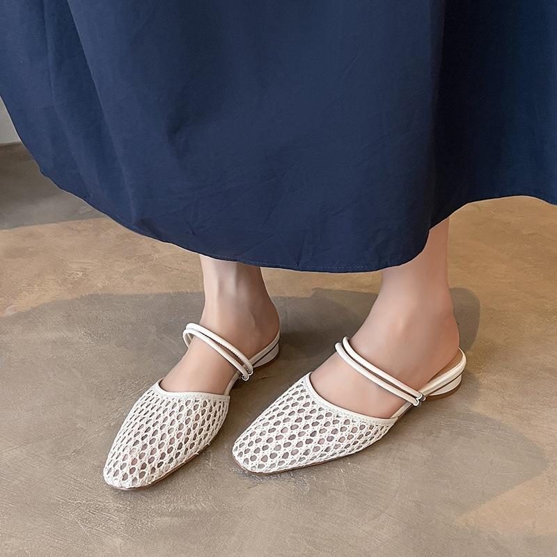 Elegant ord med väskhuvud coola tofflor för utomhusbruk sommarsäsongens nya en-pedal mjuk sula ihåligt temperament andningsbara damsandaler