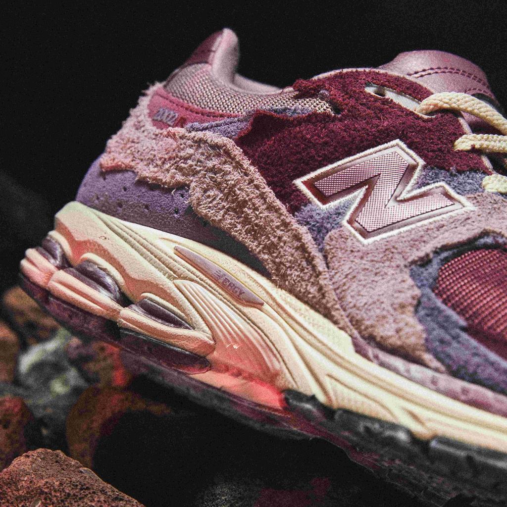 New Balance 2002R Protection Pack - Pink Unisex Sneakers Lilac-Chalk M2002RDH