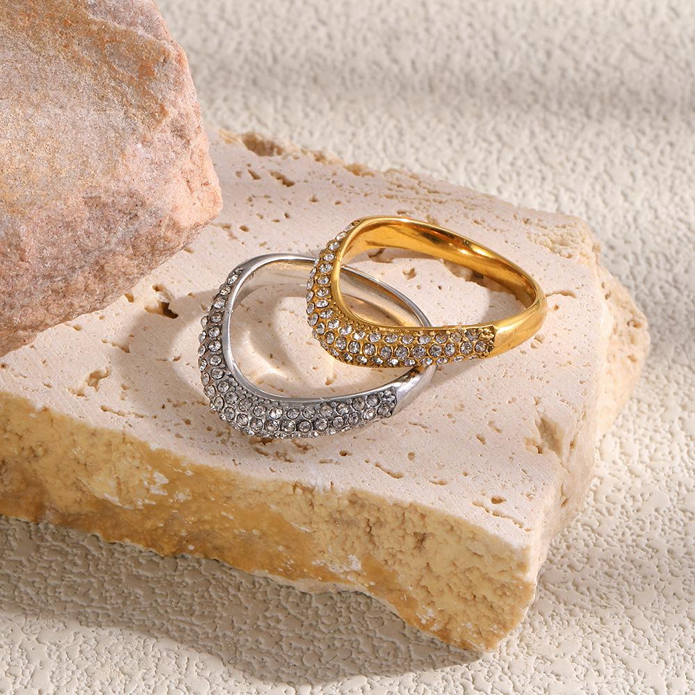 European & American Fashion 18K Gold-Plated Stainless Steel Ring with Inlaid Diamond - Women's Exquisite & Versatile Jewelry