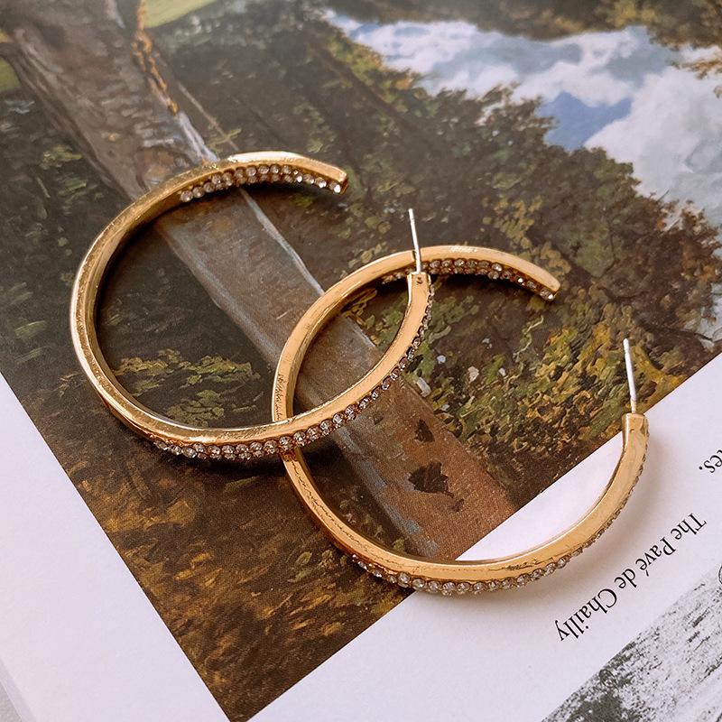 

Серьги-кольца с бриллиантами Серебряная игла - Элегантные, Высококлассные Модные Аксессуары