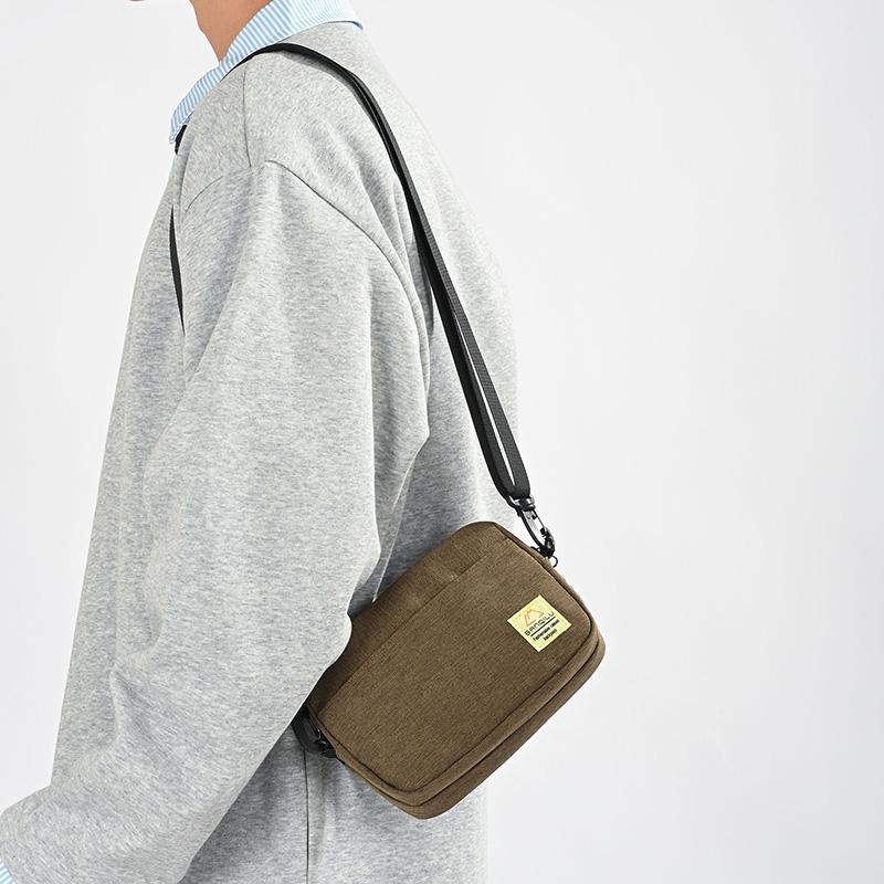 Herren Crossbody-Tasche Mehrschichtige kleine quadratische Tasche Einzelne Schulter Crossbody-Tasche