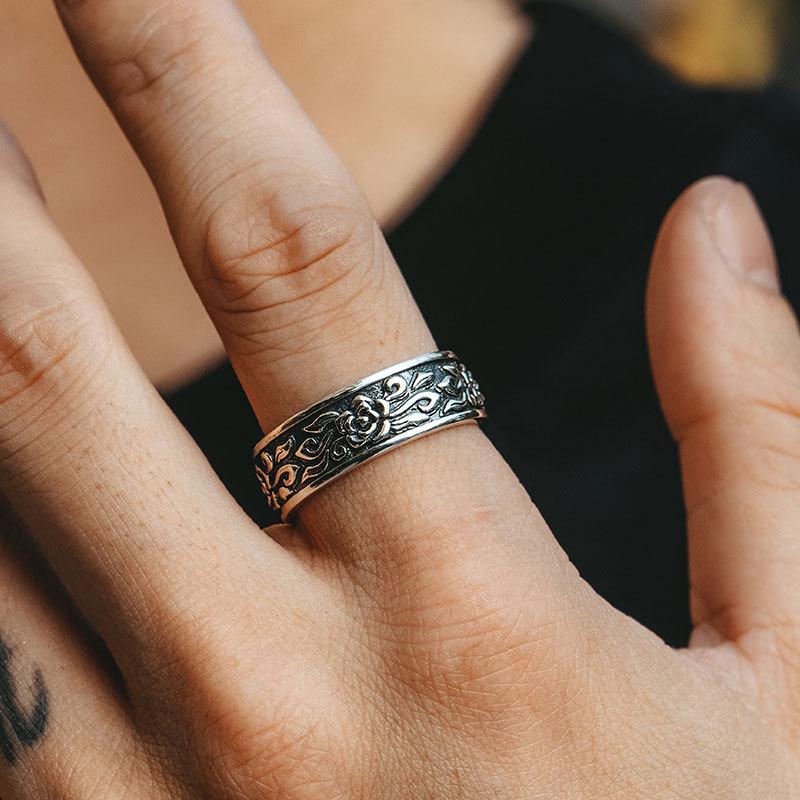 Men's Versatile Retro Thai Silver Ring with Embossed Rose Floral Pattern