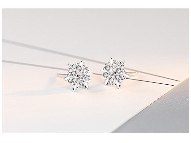 S925 Sterling Silver Snowflake Stud Earrings for Women - Korean Style, Fashionable, Versatile, Simple Christmas Gift.