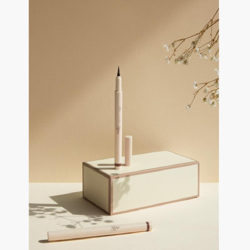 

Ssumpen New Multi Aegyo Slim Liner 0,6 г 2. Плоский белый