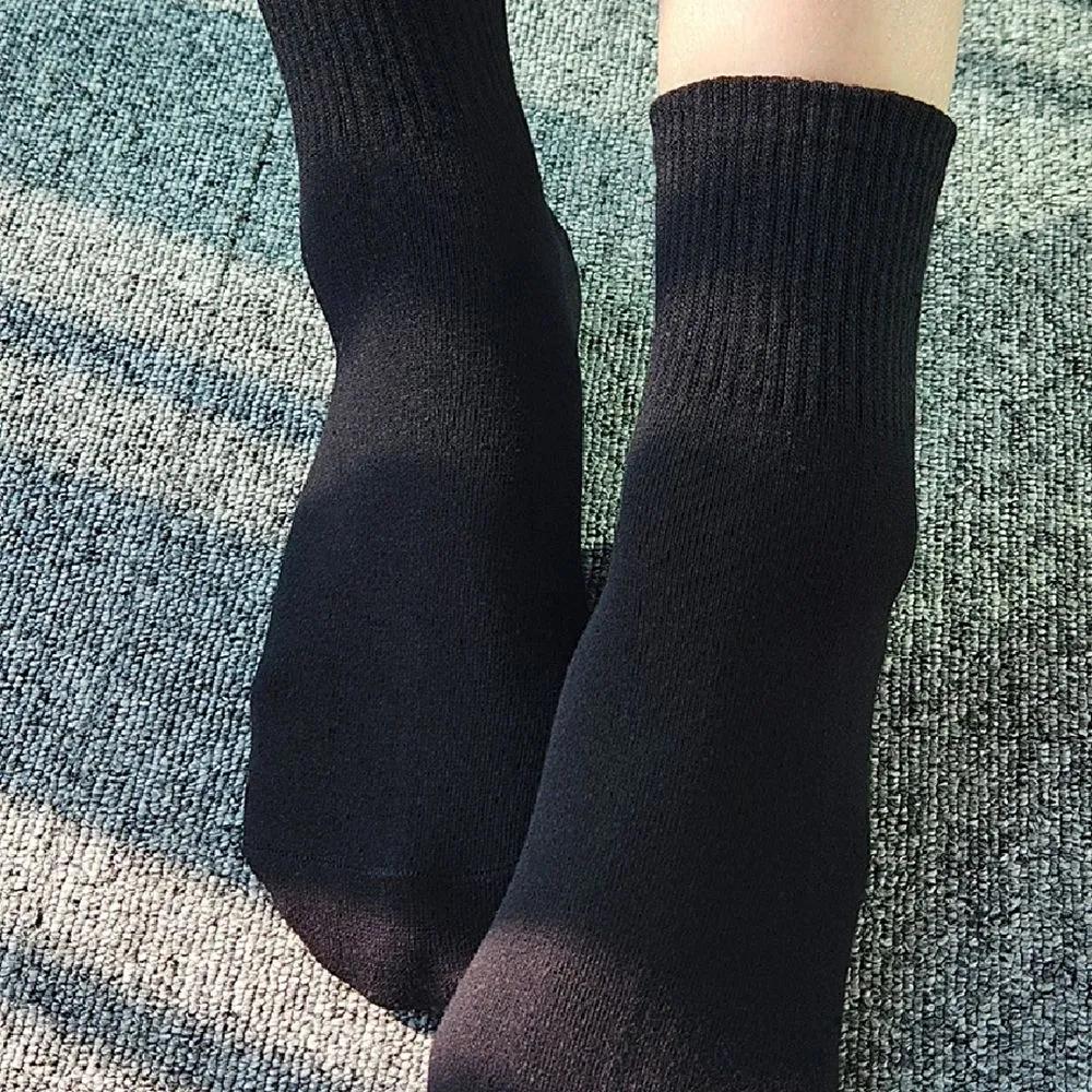 Crocodile Unisex Plain Student Socks 5-Pack White and Black Socks
