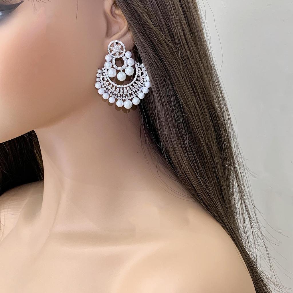 Silver Needle Diamond Flower Pearl Earrings: European & American Style, Exquisite, High-End, Versatile Fashion Ear Studs for Women