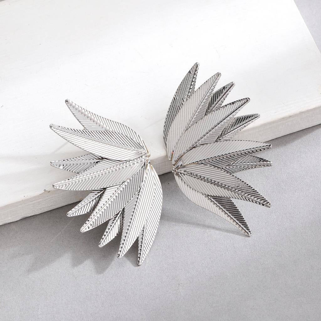 High Quality 2026 Exaggerated Leaf Splicing Earrings, Retro Alloy Leaf Temperament Fashionable Geometric Earrings Women